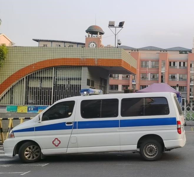 纳雍救护车出租护送骨折病人一公里多少钱